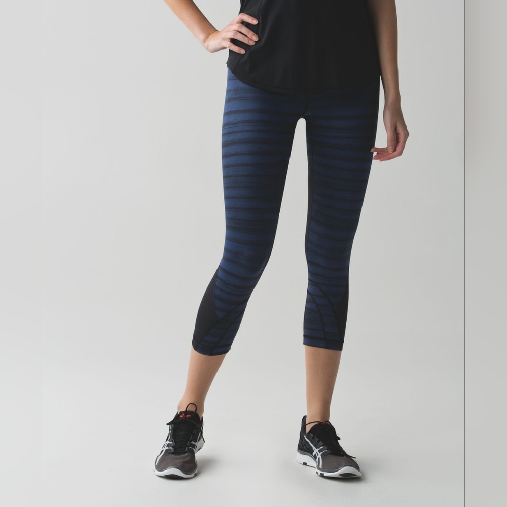 Lululemon Run: Inspire Crop II *Full-On Luxtreme (Mesh) size 4